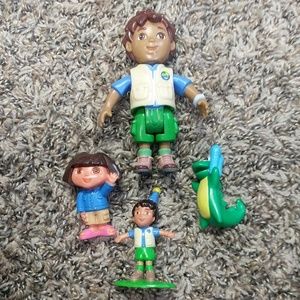 1 large plus 3 small dora figures